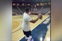 Jamie Foxx ist nicht nur ein herausragender Schauspieler - der 56-Jähre hat auch ein großes Talent aus dem Basketball-Court. Wie dieses Video, das derzeit im Netz durch die Decke geht, zeigt. 