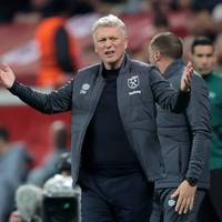 David Moyes übt nach der Pleite von West Ham United harsche Kritik an Leverkusens Ersatzspielern und Verantwortlichen Eine Szene bringt den Trainer in Rage.