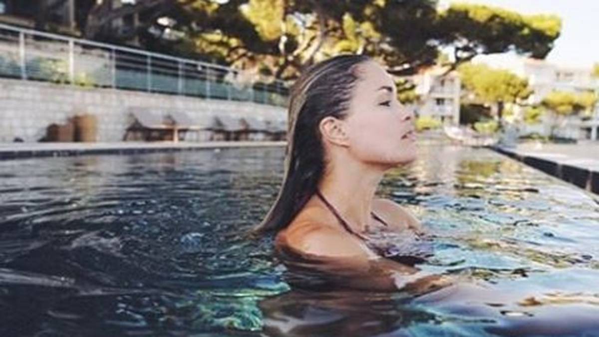 Priez ist von Beruf Model und Moderatorin - und offenbar großer Wasser-Fan. Jedenfalls zeigt sie sich auf ihrem Instagram-Account regelmäßig in den Pools und Meeren dieser Welt