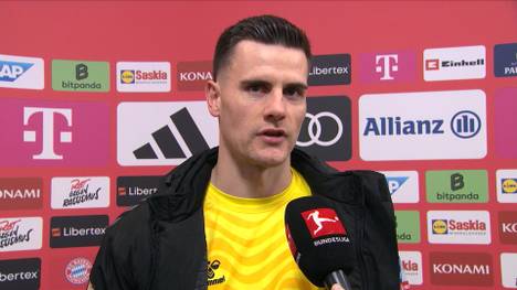 Michael Zetterer reagiert auf die Schiedsrichterentscheidung, die einen Handelfmeter und dadurch das 0:1 aus Bremer Sicht zur Folge hatte.