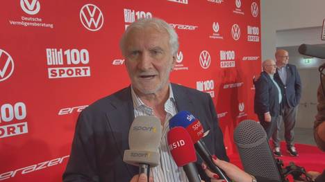 Rudi Völler deckt auf, warum Serge Gnabry vom FC Bayern beim DFB nicht dabei ist. Der Offensiv-Star hat offenbar schon länger Probleme.