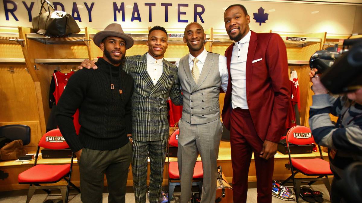 Im Fokus steht natürlich Kobe Bryant (2.v.r.). Der Superstar absolviert sein 18. und letztes All-Star Game und wird von den Kollegen aus der Western Conference begrüßt