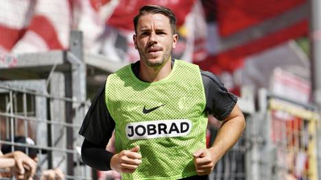 Christian Günter fällt länger aus als erwartet. Wegen einer Infektion der ursprünglichen Unterarmfraktur muss der Freiburger Kapitän medizinisch und operativ behandelt werden.