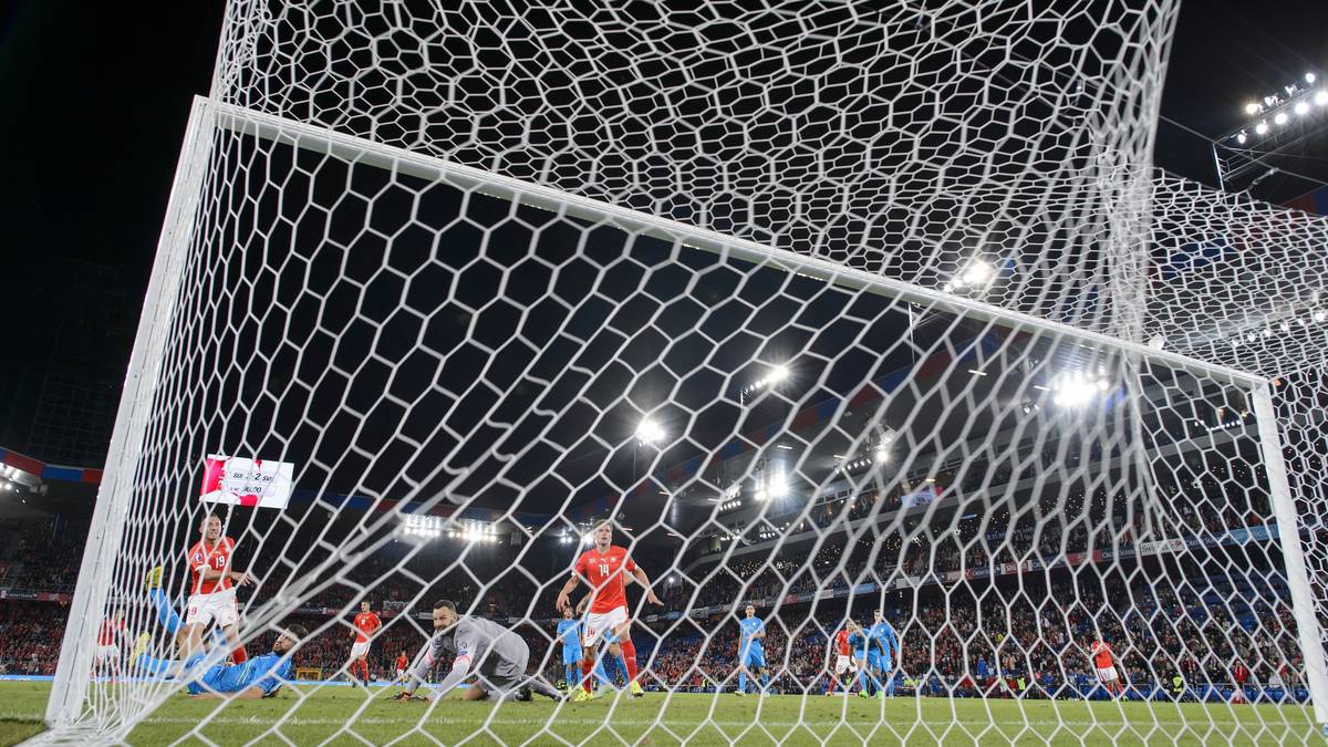 ... und nochmal Drmic drehen das Spiel. Die Eidgenossen beweisen Moral und gewinnen noch 3:2