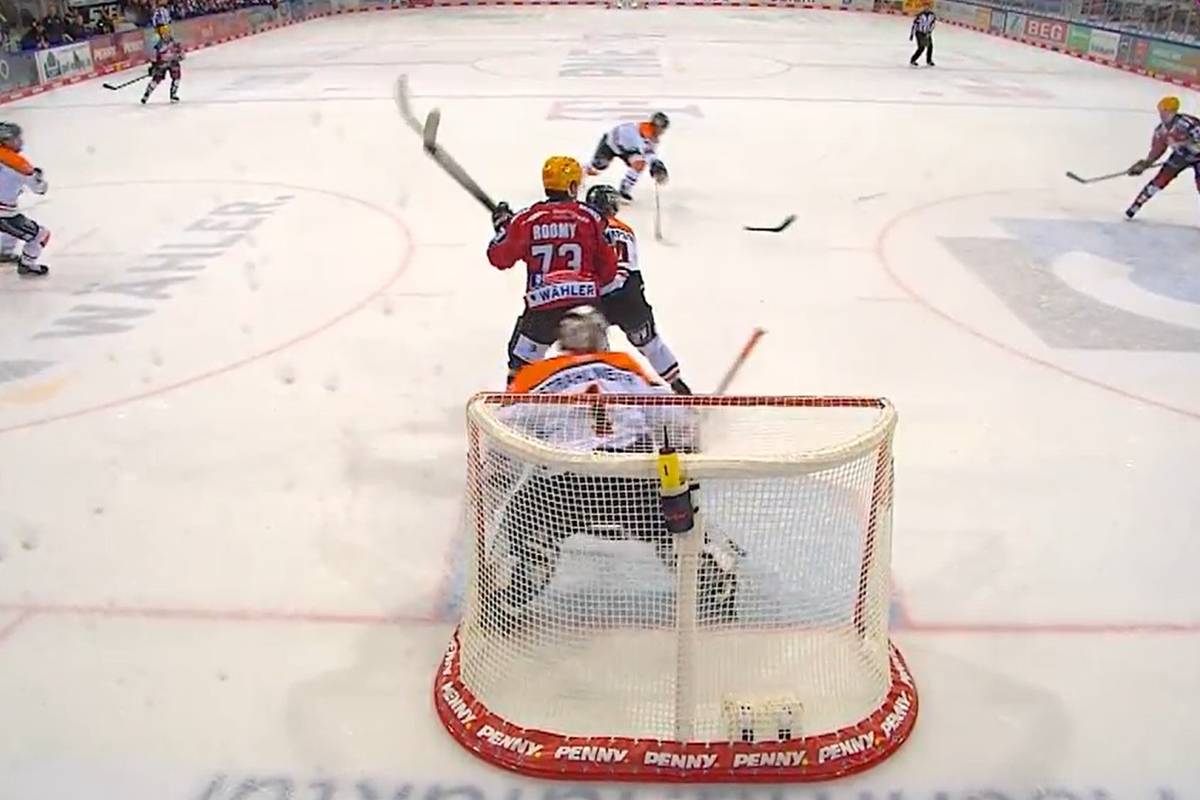 Kurioser Treffer: Zerbrochener Schläger leitet Tor ein