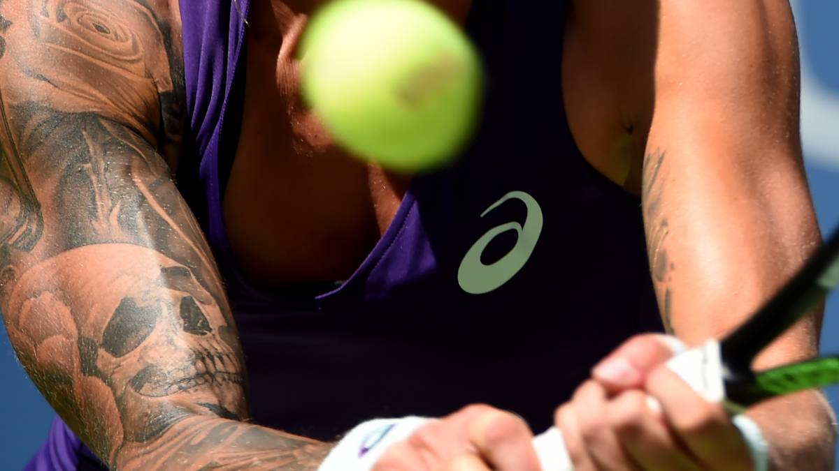 Wem gehört wohl dieses düstere Tattoo?