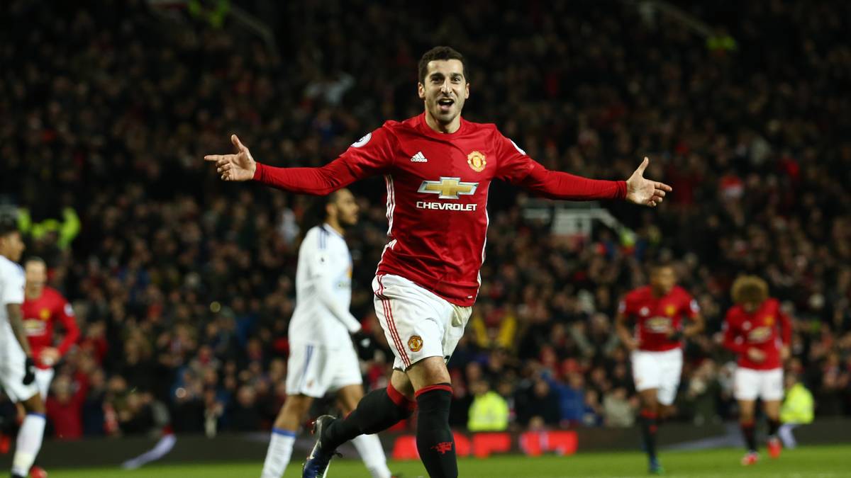 Dieser Mann lässt sich zurecht feiern: Mit einem absoluten Sensations-Tor bringt Henrikh Mkhitaryan das Old Trafford zum Beben. SPORT1 zeigt den traumhaften Treffer des Armeniers in Bildern