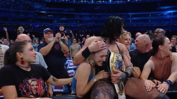 WWE-Megashow endet mit berührenden Szenen