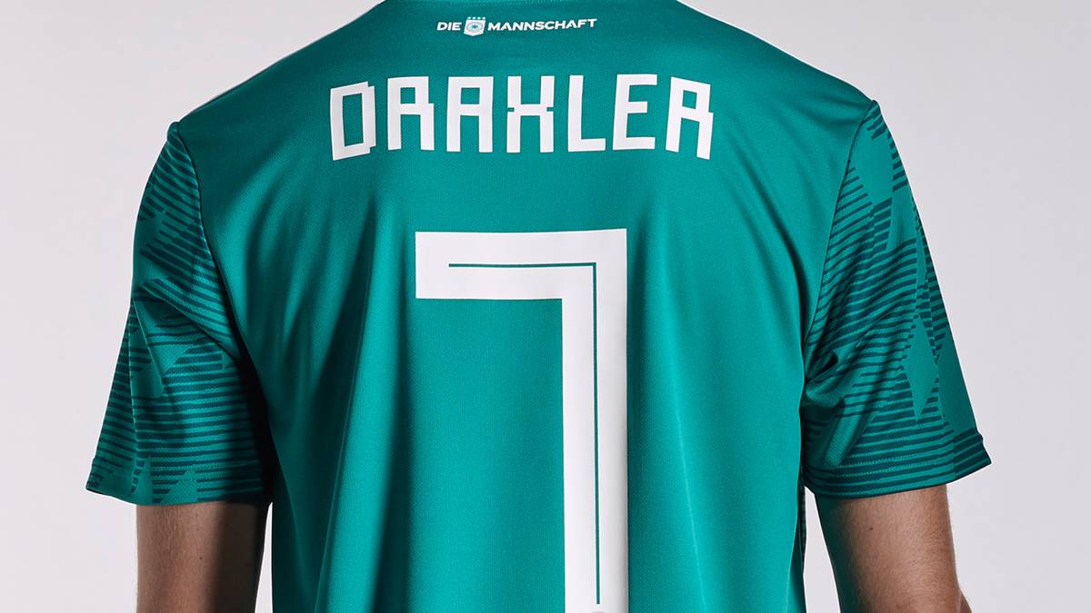 Die Schriftart heißt "Samarony Lima" und ist inspiriert von sowjetischer Symbolik. Doch die eckigen Buchstaben erschweren die Lesbarkeit.