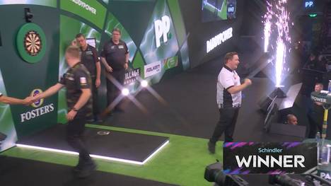 Martin Schindler gewinnt sein Auftaktmatch bei der Darts-WM 2026 gegen Stephen Burton und bricht dabei einen persönlichen Rekord.
