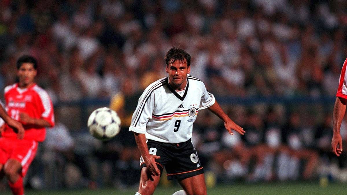 ANGRIFF - ULF KIRSTEN: 49 Spiele, 14 Tore (DDR) - 51 Spiele, 20 Tore (BRD)