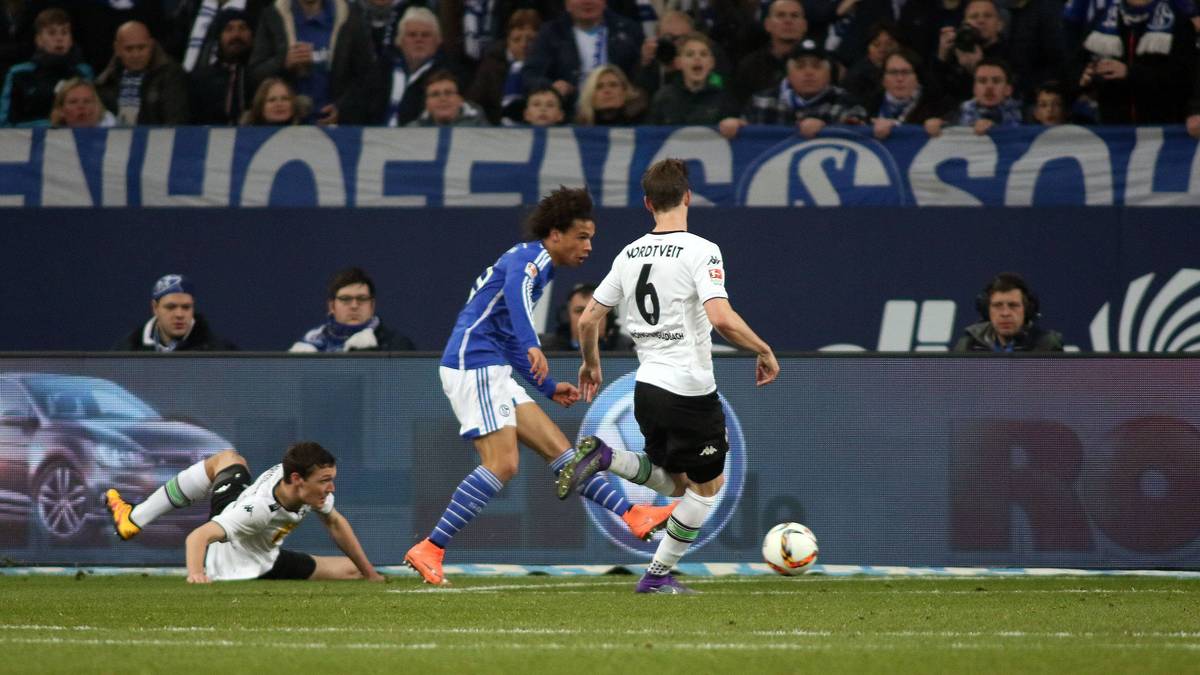 Der zuletzt schwächelnde Youngster marschiert über die linke Seite nach vorne, lässt Christensen im Sechzehner aussteigen...