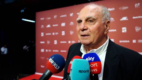 Lionel Messi beendet seine Karriere in der argentinischen Nationalmannschaft. Auch in Fußballdeutschland sorgt dieser Schritt für einige Reaktionen - auch von Uli Hoeneß.