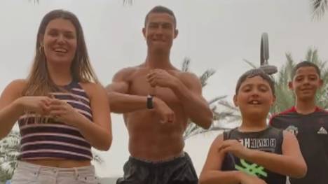 Normalerweise begeistert Cristiano Ronaldo seine Fans auf dem Fußballplatz und bei Instagram. Jetzt tanzte der Superstar erstmals auch auf TikTok.