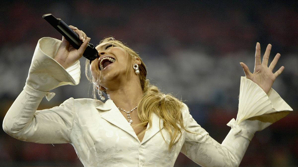 Beyonce singt außerdem noch die Hymne