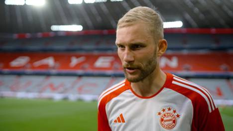 Im Rahmen der Team Präsentation in der Allianz Arena sprechen Thomas Müller und Konrad Laimer über die Ziele des FC Bayern für die kommende Saison. 