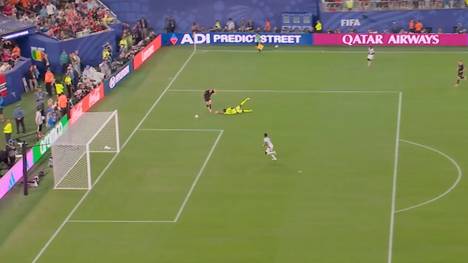 Erling Haaland ist der Goalgetter der norwegischen Nationalmannschaft. Aber bei diesem Fehlschuss wird klar: auch er ist nur ein Mensch.