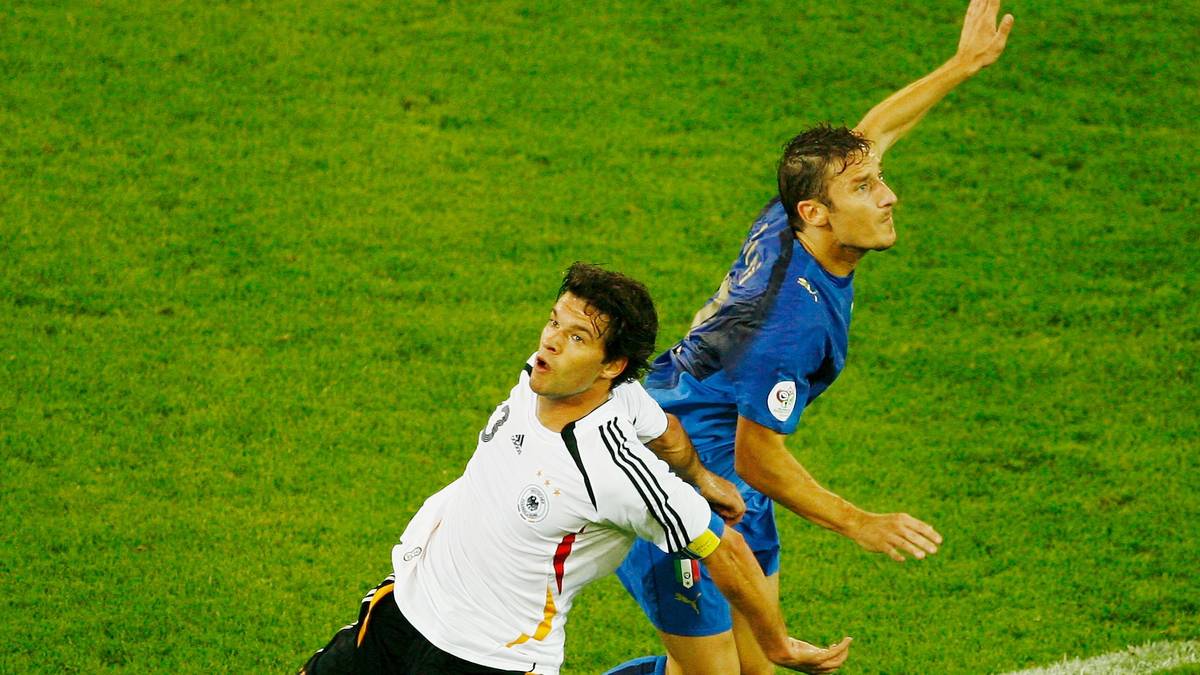 Auf Klubebene konnte er aufgrund seiner Loyalität zur Roma zwar keine internationalen Titel holen, dafür darf sich Totti Weltmeister nennen. 2006 half er mit, Deutschlands Sommermärchen zu beenden