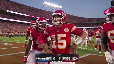Patrick Mahomes kehrt zum Saisonstart der Kansas City Chiefs in der NFL gegen die Denver Broncos nach langer Verletzung zurück aufs Feld - und der Star-Quarterback weiß direkt zu überzeugen!