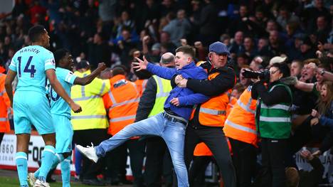 Premier League: Zehn Fans festgenommen nach Platzsturm