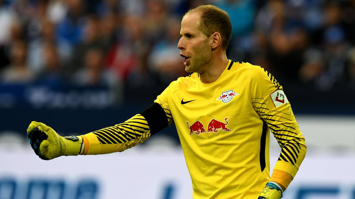 PLATZ 15: Peter Gulacsi (RB Leipzig): Weisse Westen: 6 - Gegentore: 52