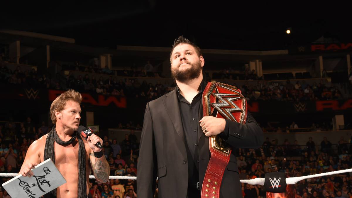Kevin Owens (mit Partner Chris Jericho) ist seit August 2016 Universal Champion bei WWE
