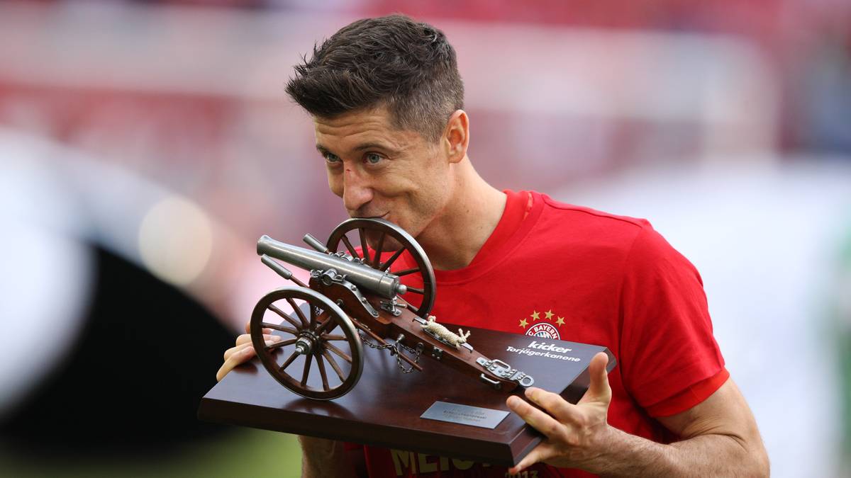 ROBERT LEWANDOWSKI: Der Kapitän der polnischen Nationalmannschaft macht auch in seiner fünften Saison in München das, wofür er in erster Linie bezahlt wird: Tore. Zum vierten Mal holt er sich die Torjägerkanone, wenn auch mit “nur“ 22 Treffer, nachdem er in den vergangenen Spielzeiten mindestens 29 Mal traf