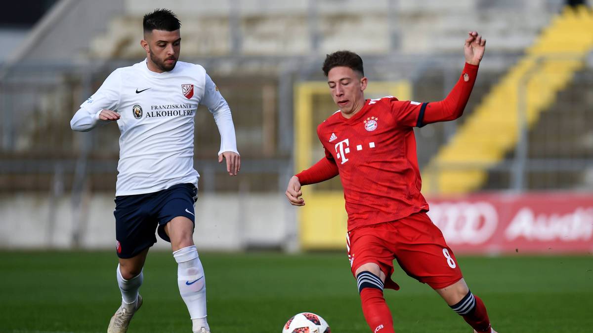 JANNIK ROCHELT: Der 21-Jährige kann auf der rechten Seite jede Position spielen. Erst im Januar 2019 ging er den Schritt vom FC Memmingen nach München und kommt seitdem zu vielen Einsätzen bei Bayern II