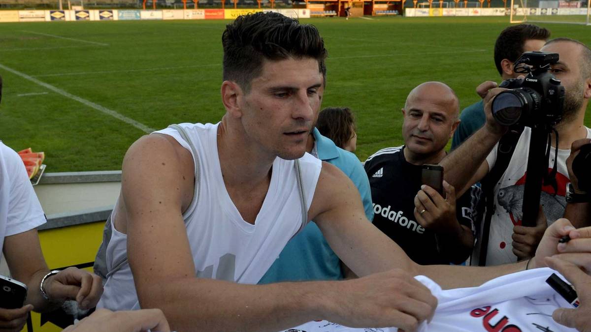 Mario Gomez kommt bei Besiktas Istanbul so langsam in Fahrt. Mit seinen ersten zwei Treffern für seinen neuen Klub schießt er die Istanbuler zum jüngsten 2:0-Erfolg gegen Medipol Basaksehir. Der Torriecher des 30-Jährigen scheit rechtzeitig zum Start der UEFA Europa League wieder aktiviert