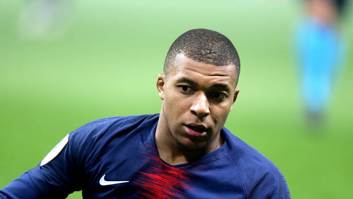 KYLIAN MBAPPÉ: Der Franzose wird Jahr für Jahr bei den Königlichen gehandelt, doch Präsident Florentino Pérez erklärte bereits, dass Real in diesem Sommer kein Interesse habe: "Mit Mbappé persönlich gab es keinen Kontakt und es wird auch keinen geben"