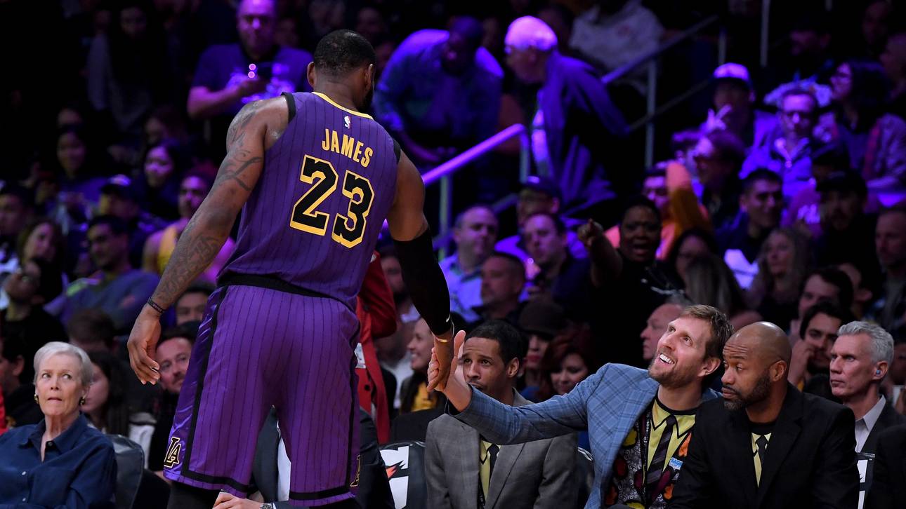 Dallas Mavericks v Los Angeles Lakers