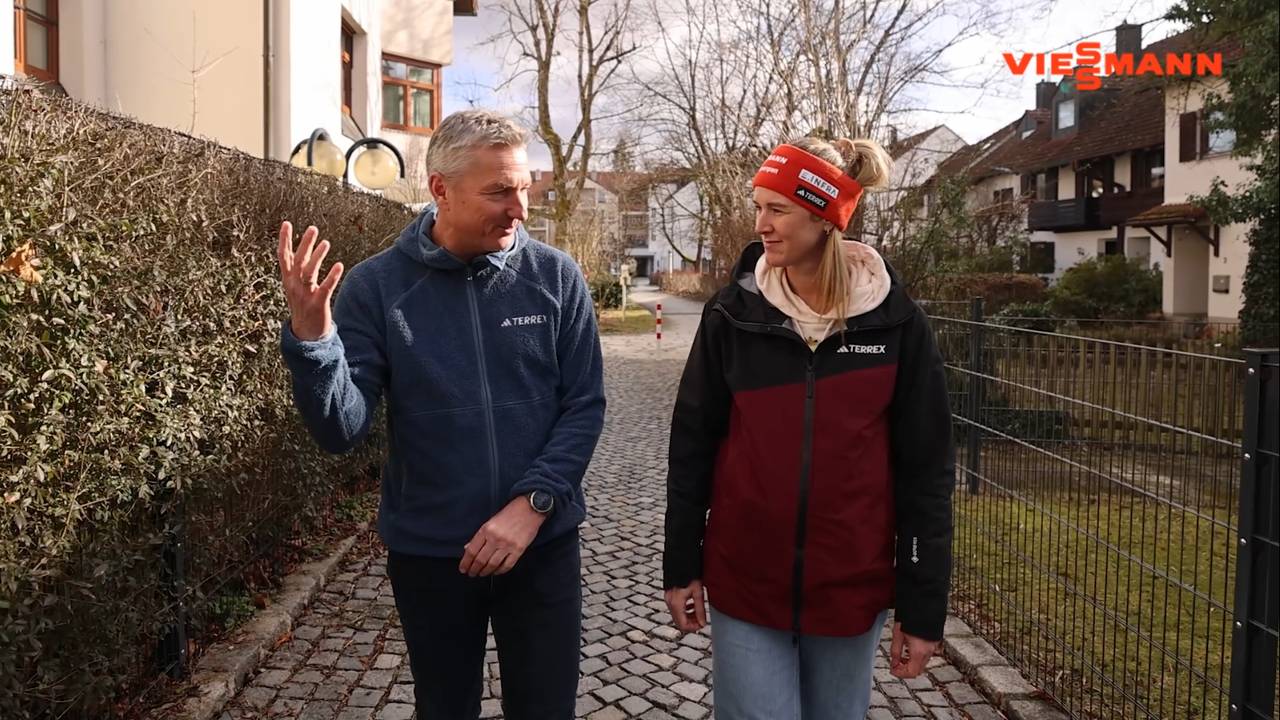 Denise Herrmann-Wick begutachtet Modernisierung des Haus des Ski