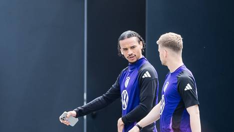 Leroy Sané reiste angeschlagen zur Nationalmannschaft. Weil er nicht ganz fit und die Konkurrenz prominent ist, droht dem Hochbegabten bei der Heim-EM die Bank. 