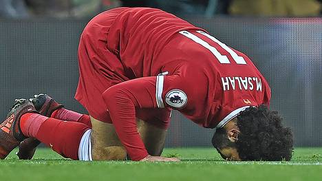Mohamed Salah feiert ein Tor mit einem Gebet