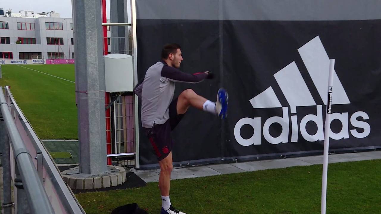 Niklas Süle im Trickshot-Modus! Bayern-Verteidiger dreht Eckbälle direkt rein