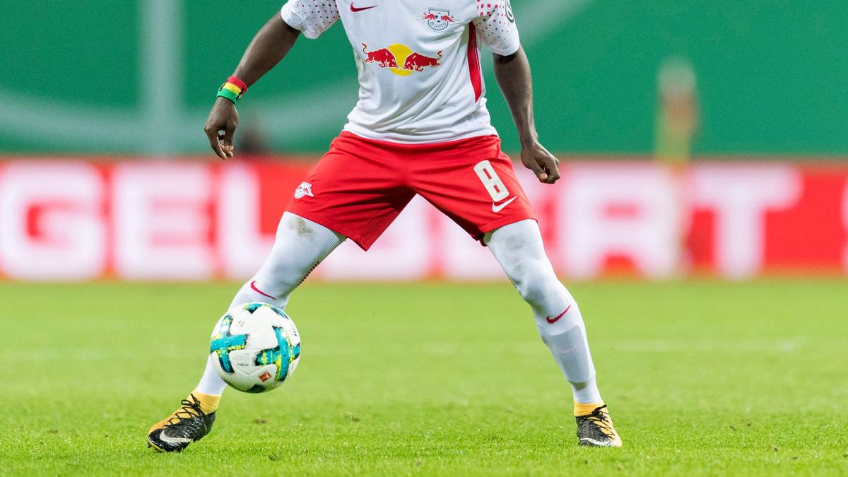 PLATZ 8 - NABY KEITA (RB Leipzig): Flog in dieser Saison schon zweimal vom Platz. Wenn er aber spielt, ist er unersetzlich. Sorgt für Stabilität im Leipziger Hochgeschwindigkeitsfußball. Jürgen Klopp freut sich schon, ihn ab 2018 in Liverpool zu trainieren