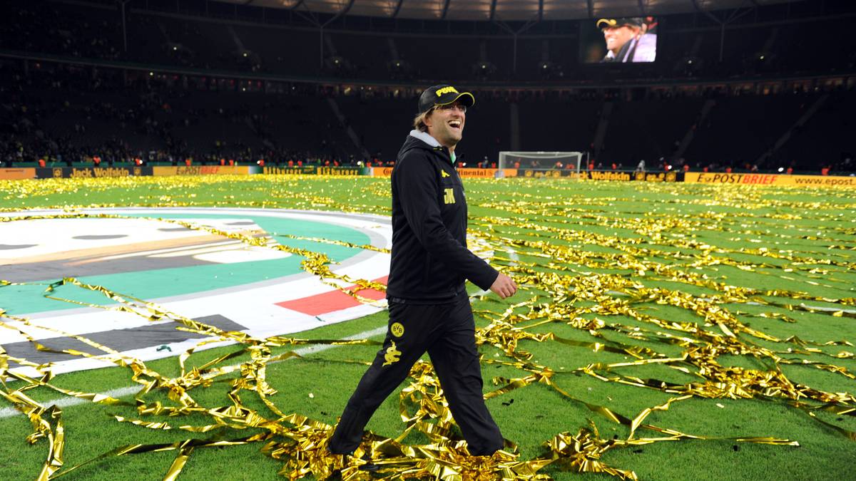 Und der Triumphator heißt: Klopp! Mit 5:2 fegen die Dortmunder die Bayern aus dem Stadion, Robert Lewandowski trifft dreimal