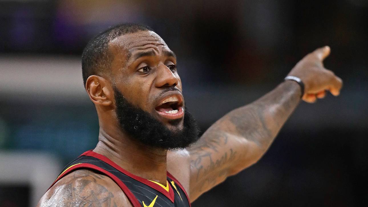 James gibt den Alleinunterhalter