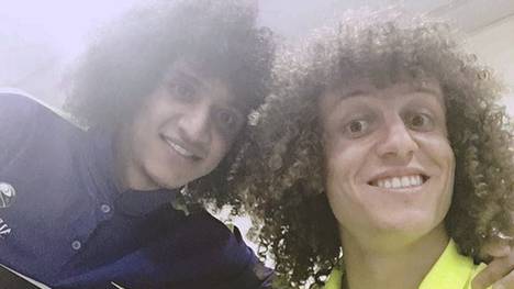 David Luiz (r.) mit einem seiner Doppelgänger