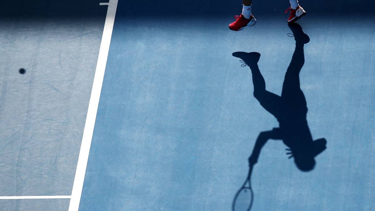 Auch Stan Wawrinka ist eine Runde weiter - zuvor zeigt sich der Schweizer als Schattenspieler