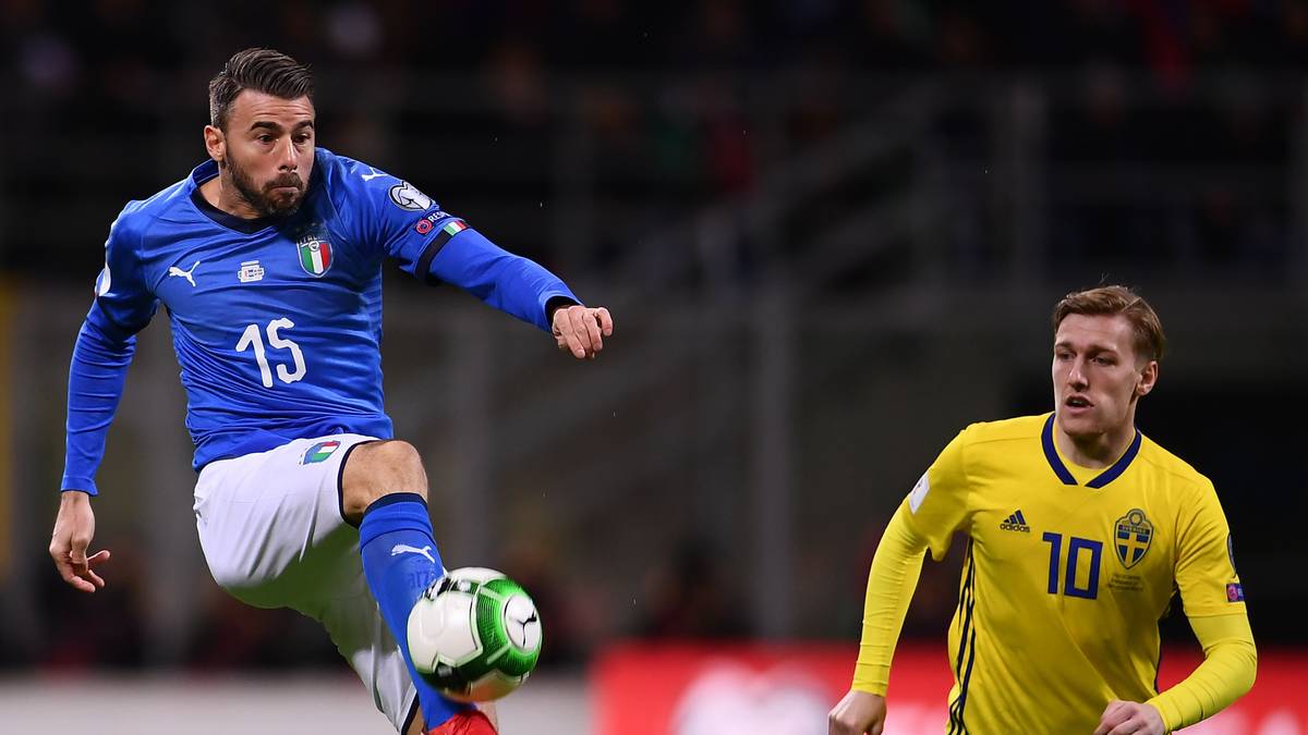 "Algemeen Dagblad" (Niederlande): "Schlampiges Italien verpasst erstmals seit 1958 eine WM. Italien war vor einem fanatischen Publikum im San Siro die bessere Mannschaft, ohne guten Fußball zu spielen."