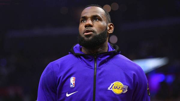 March 8, 2020, Los Angeles, CA, USA: LOS ANGELES, CA - MARCH 08: Los Angeles Lakers Forward LeBron James (23) looks on before a NBA, Basketball Herren, USA game between the Los Angeles Lakers and the Los Angeles Clippers on March 8, 2020 at STAPLES Center in Los Angeles, CA. ( Icon Sportswire) Los Angeles USA - ZUMAi88_ 20200308_zaf_i88_582 Copyright: xBrianxRothmullerx