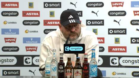 Steffen Baumgart ist nach der 0:3-Pleite bei St. Pauli merklich ernüchtert. Auf der Pressekonferenz antwortet der Coach von Union Berlin ziemlich einsilbig.