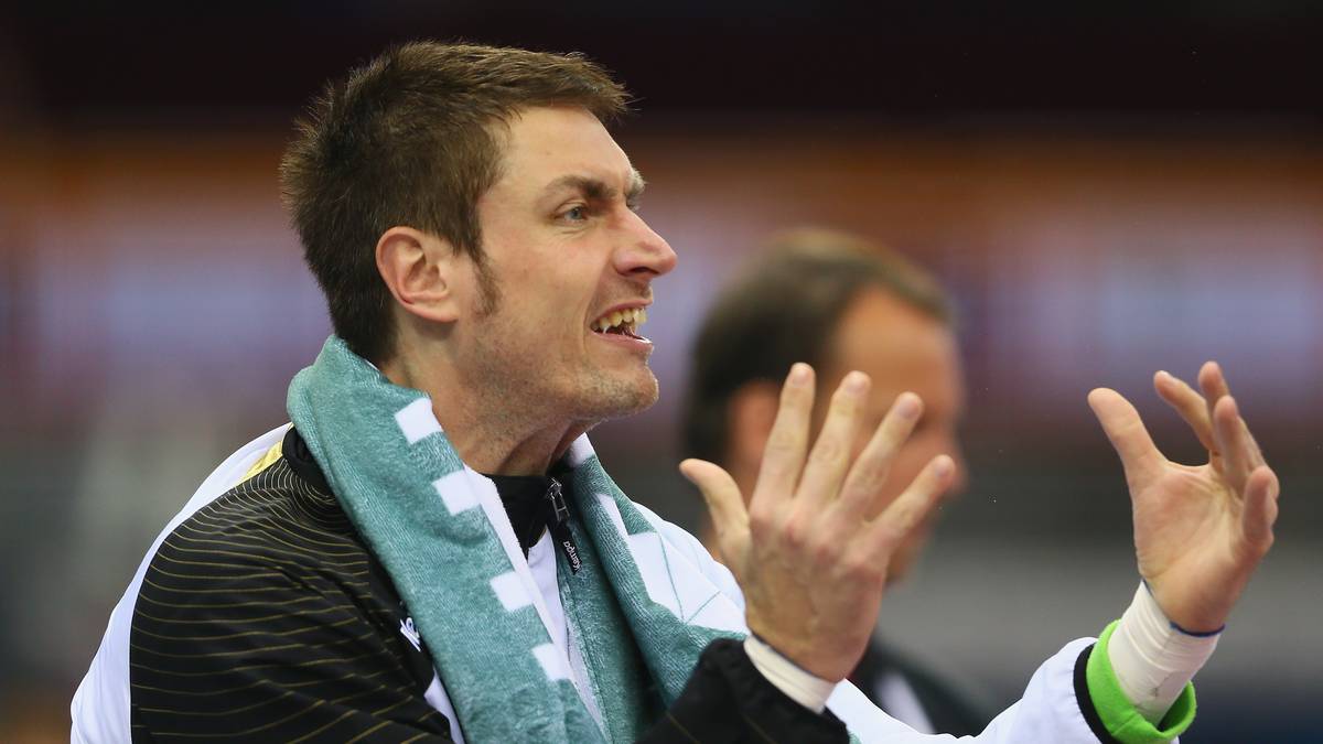 CARSTEN LICHTLEIN: Handball-Torwart Carsten Lichtlein zieht sich beim Rasenmähen eine Schnittverletzung am Zeigefinger zu. Der Nationalspieler will einen Gegenstand vor dem Rasenmäher beseitigen und schaltet das Gerät dazu aus - doch der Rasenmäher läuft weiter. Zwei Wochen muss Lichtlein daraufhin pausieren