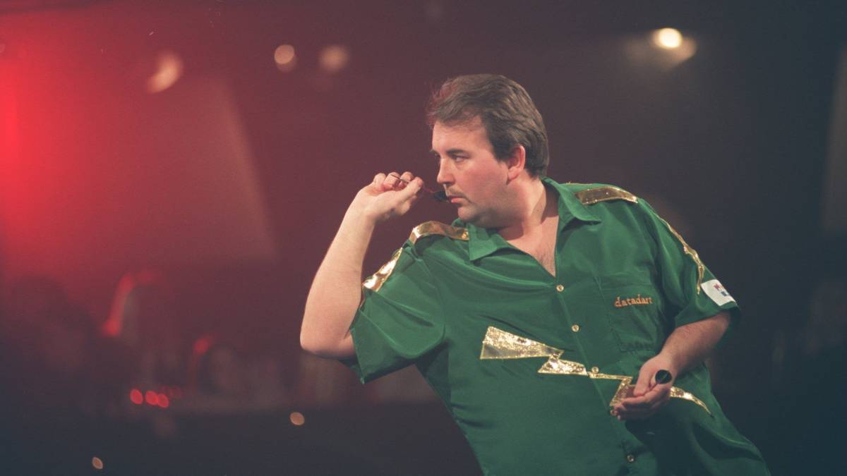 PLATZ 16: PHIL TAYLOR vs. MIKE GREGORY (1992) - "The Power" spielte da schon mehr als ein Jahrzehnt lang auf einem schier unmenschlichen Niveau. Im WM-Finale 1992 hält Landsmann Mike Gregory allerdings lange dagegen, hat sogar Matchdarts. Am Ende schnappt sich Taylor aber hauchdünn im Sudden-Death-Leg des 13. Satzes seinen zweiten WM-Titel