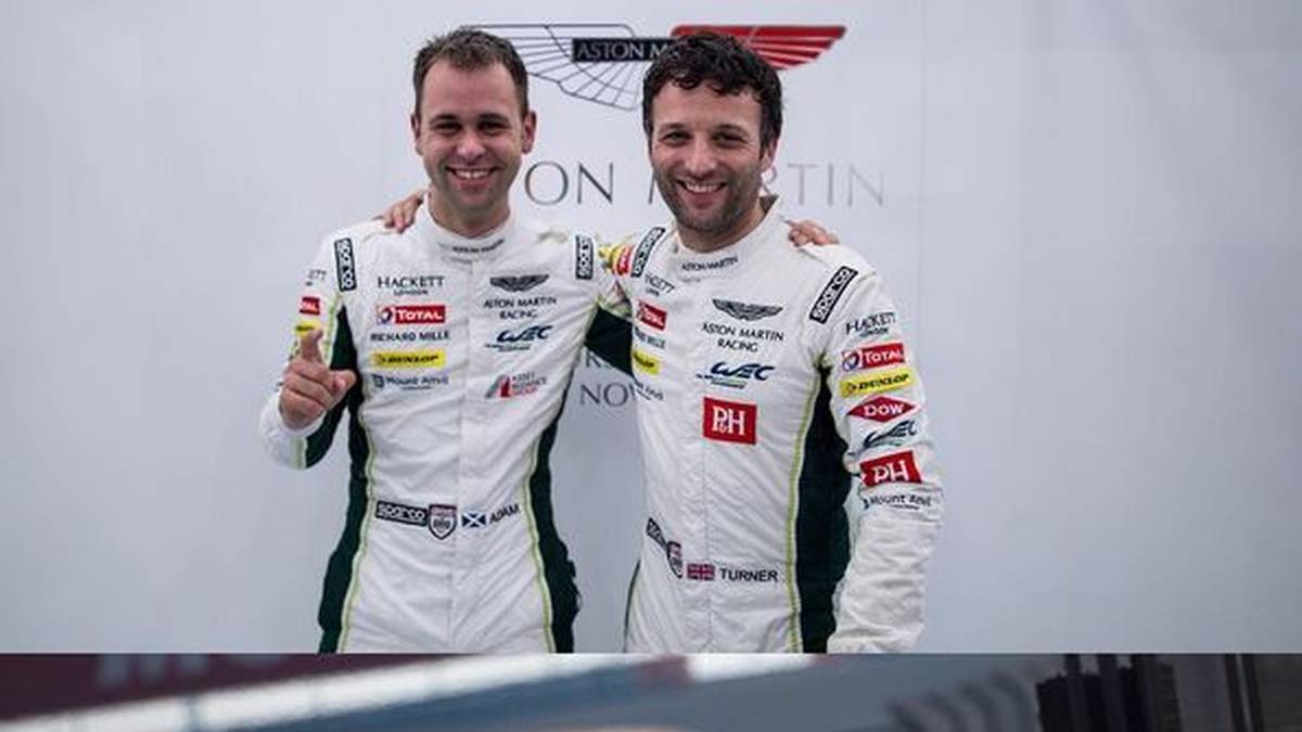 JONATHAN ADAM / DARREN TURNER: Auch im Cockpit zwei sitzt ein bekanntes Duo. Die beiden Briten fuhren in der vergangenen Saison zu mehreren Pole Positions und sammelten einige Punkte. Daran soll auch in der neuen Saison angeknüpft werden