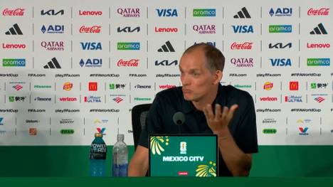 Die Annullierung der roten Karte von Folarin Balogun sorgt auch bei Thomas Tuchel für Unverständnis. Eine Reporteridee bezüglich des rotgesperrten Jarell Quansah scheint dem England-Trainer aber zu gefallen.