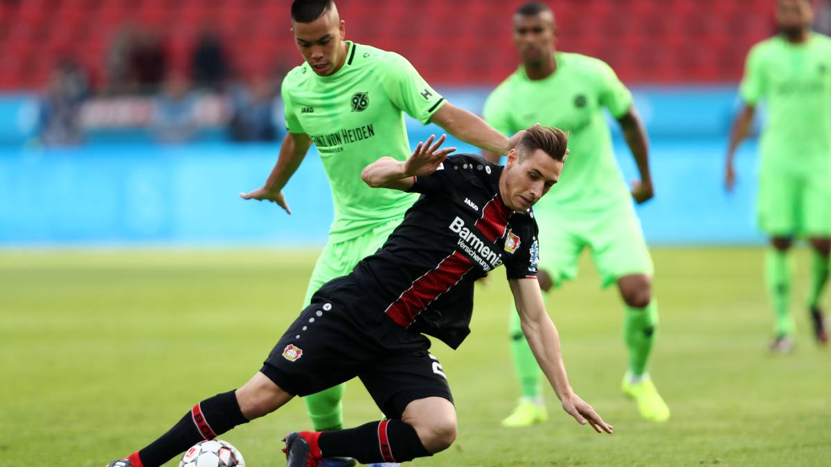 Auf der Haben-Seite kann die Eintracht auch bereits zwei Neuzugänge vermelden: Dominik Kohr kommt für 8,5 Millionen Euro von Ligakonkurrent Bayer Leverkusen und ist für das zentrale Mittelfeld vorgesehen