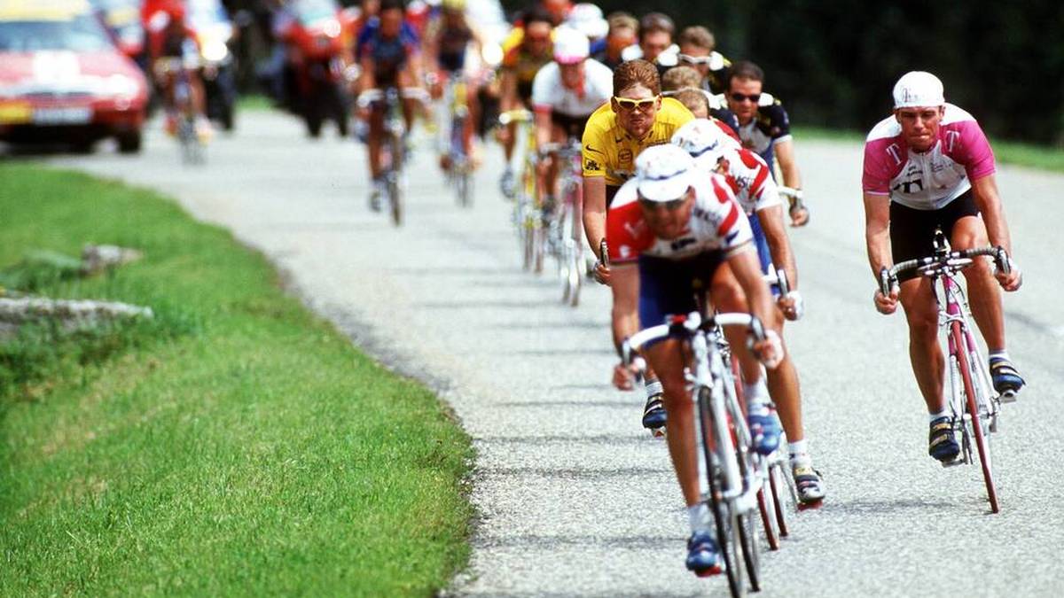 Udo Bölts (r.) trieb Jan Ullrich (gelbes Trikot) zum Sieg bei der Tour de France 1997