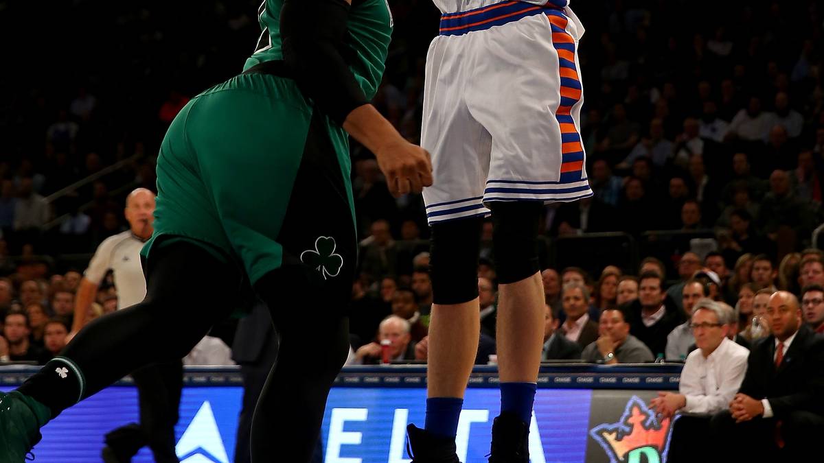 Aber Super-Rookie Kristaps Porzingis springt erfolgreich in die Bresche. Starke 26 Punkte trägt er zum 120:114-Heimerfolg bei
